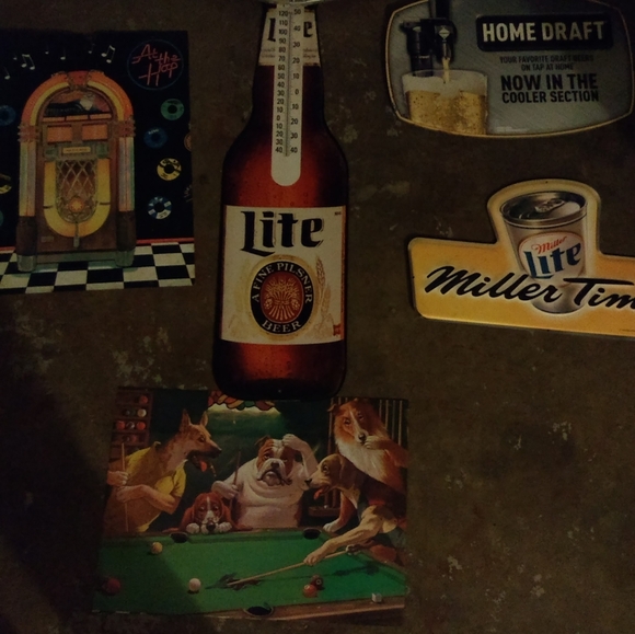 Mint condition beer signs and one moon mirror - Picture 3 of 3